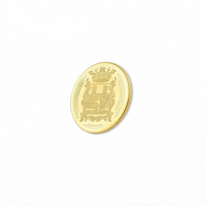Ražená mince ve zlaté barvě s motivem městského znaku